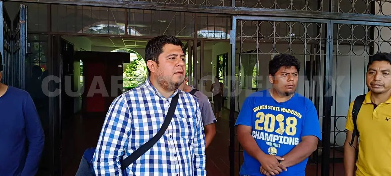 Maestros exigen pago de salarios