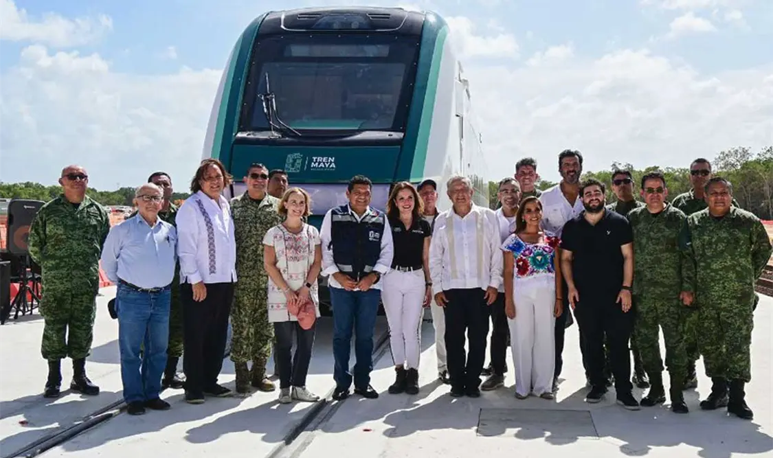 El mandatario fue testigo de honor del banderazo de llegada que dieron la gobernadora de Quintana Roo y la directora de Alstom. Cortesía