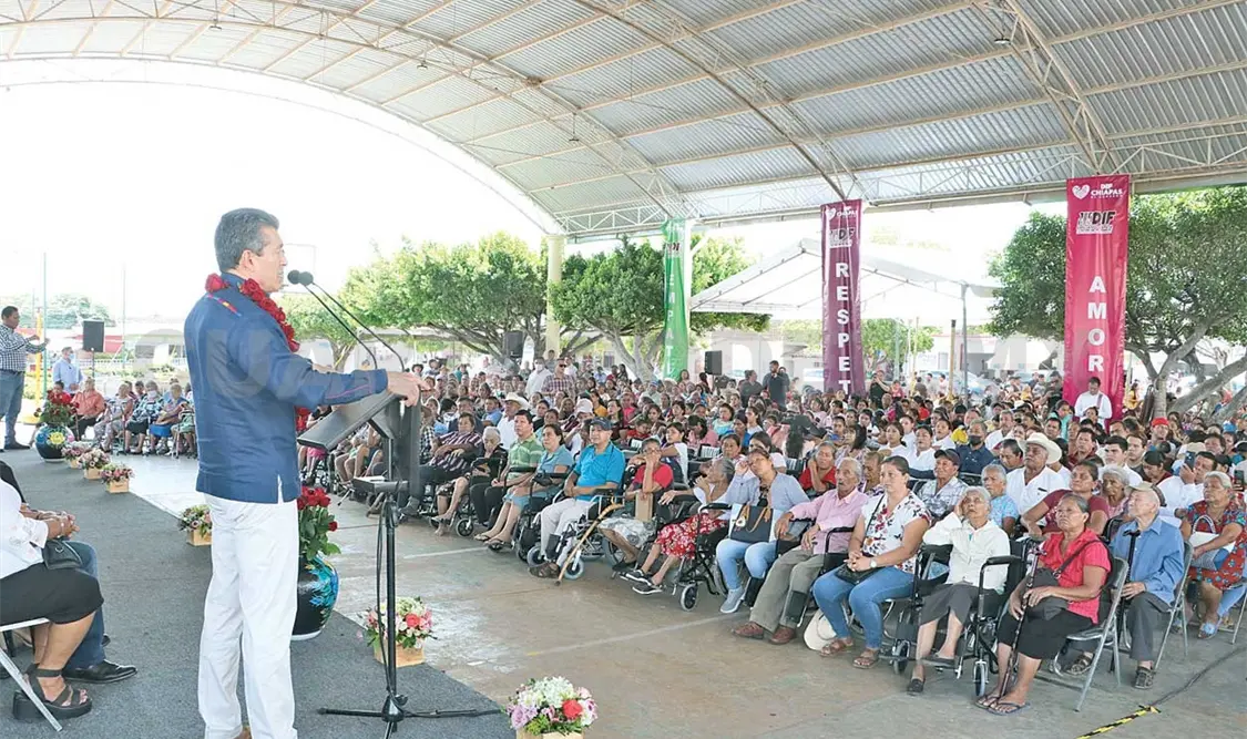 Escandón hizo entrega de 30 auxiliares auditivos y 354 ayudas técnicas a personas con discapacidad. CP