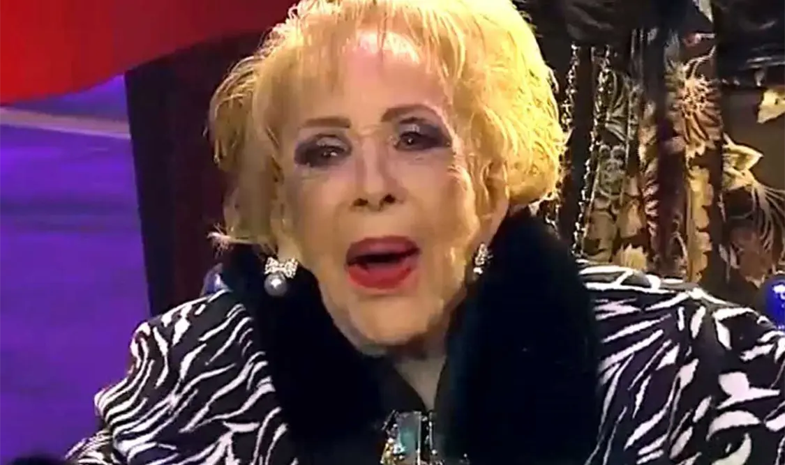 Silvia Pinal recibe atención médica