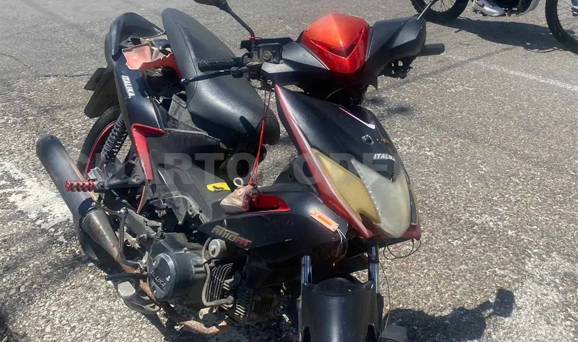 Los hechos ocurrieron ayer por la mañana sobre bulevar Los Laguitos, luego de que un motociclista colisionara contra un vehículo. Ulises López / CP