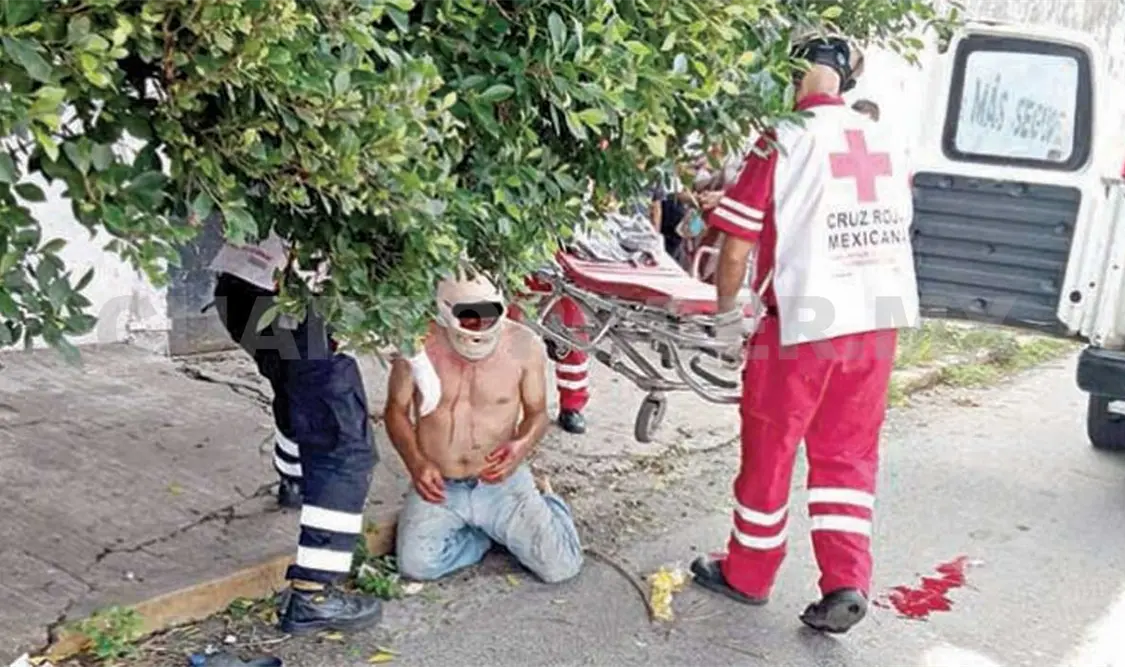 La persona fue atendida por paramédicos de la Cruz Roja Mexicana. Cortesía