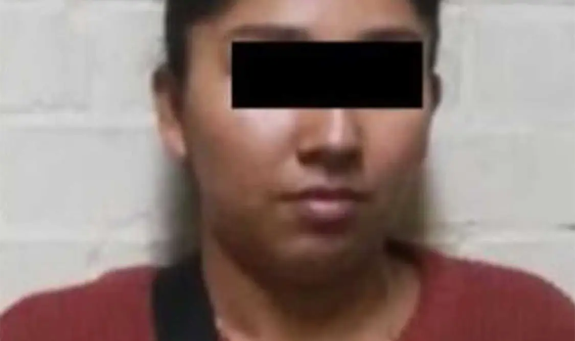 Detienen a mujer con más de 5 mdp en el AICM
