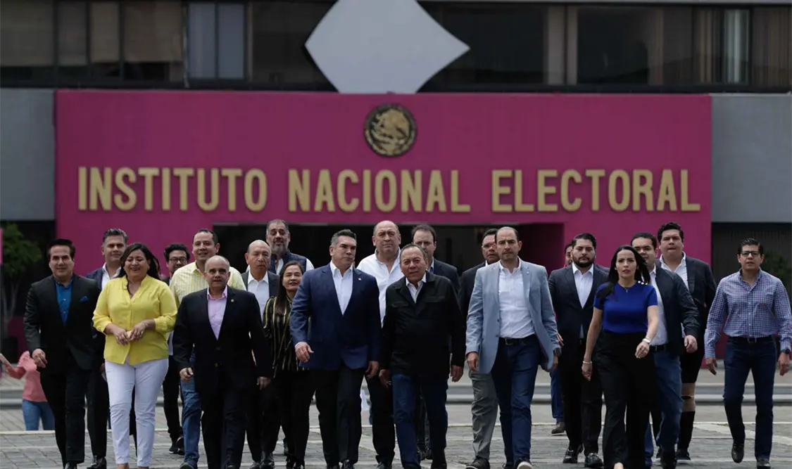 Frente Amplio registra Va por México ante el INE