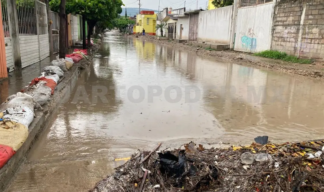 Vecinos se quejan de obra mal hecha