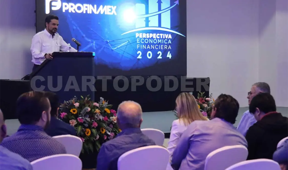Imparte Zoé Robledo conferencia sobre economía en Tuxtla