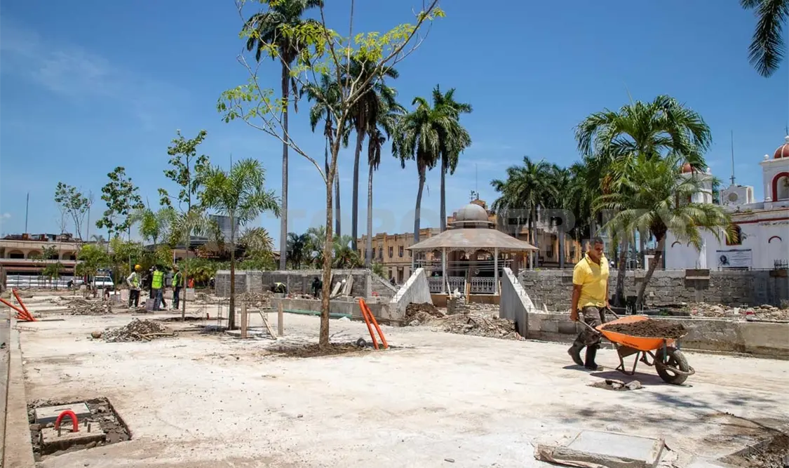 Inicia arborización del Parque Central