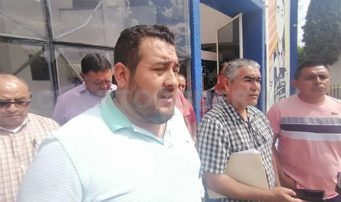 Denuncian despido injustificado de director