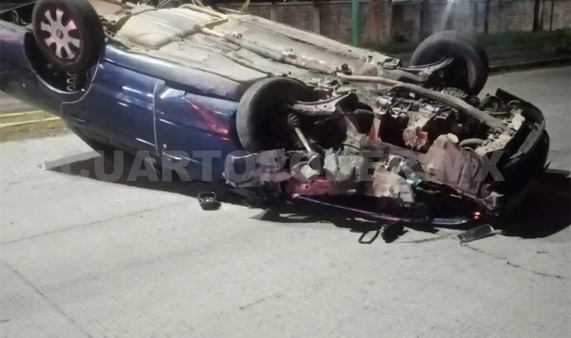 Dejan abandonado vehículo accidentado