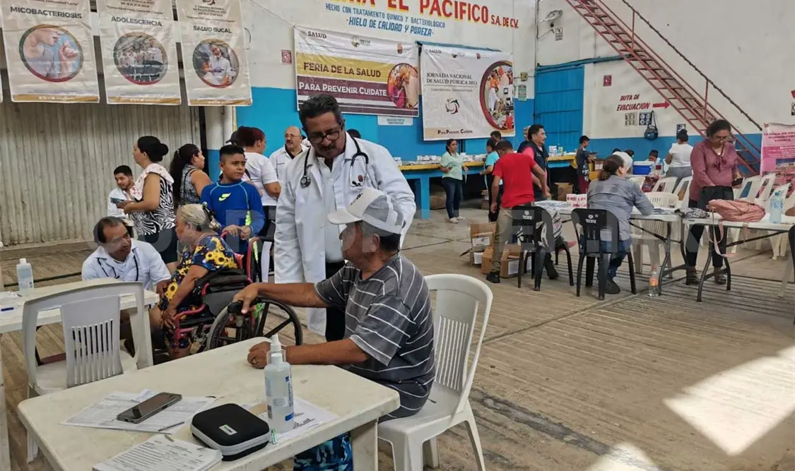 Llevan feria de la salud a barrios vulnerables