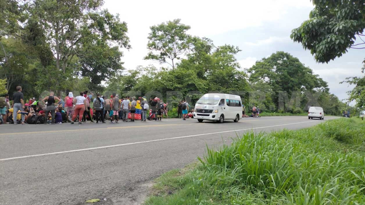 Nueva caravana avanza de Ciudad Hidalgo a Tapachula