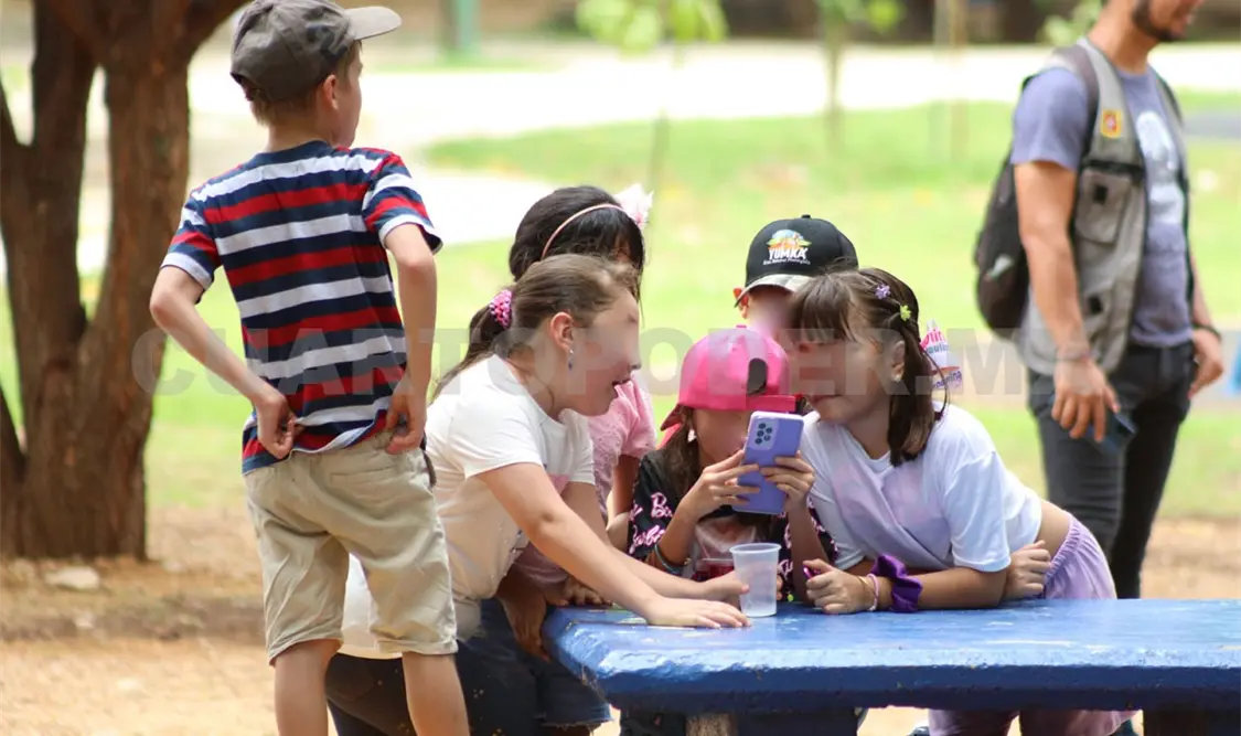 Espalda encorvada: cómo mejorar la postura en menores