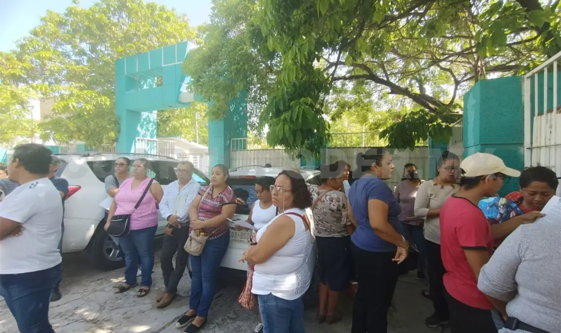 Exigen baja en cuotas de la Preparatoria n.º 1