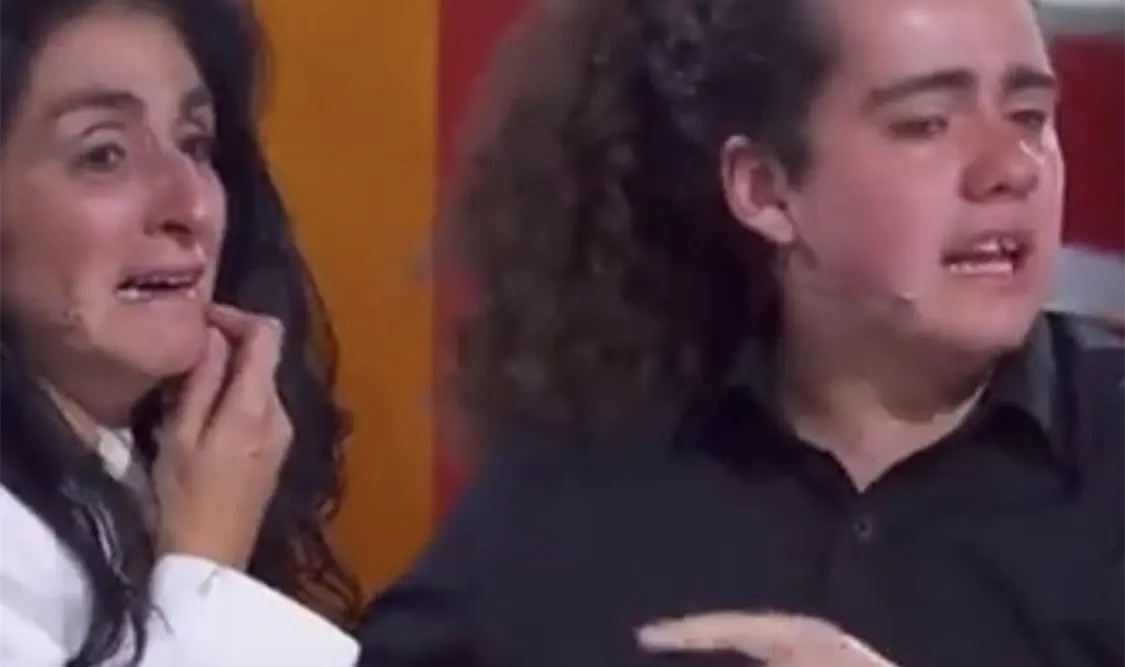 Hijo de Bárbara Torres la defiende