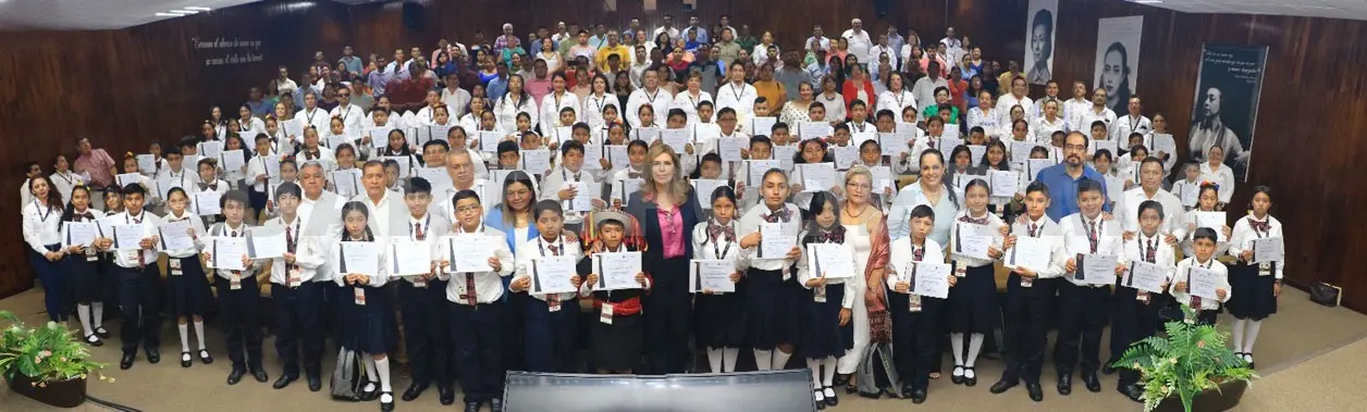 Reconoce Gobierno de Chiapas a 87 estudiantes