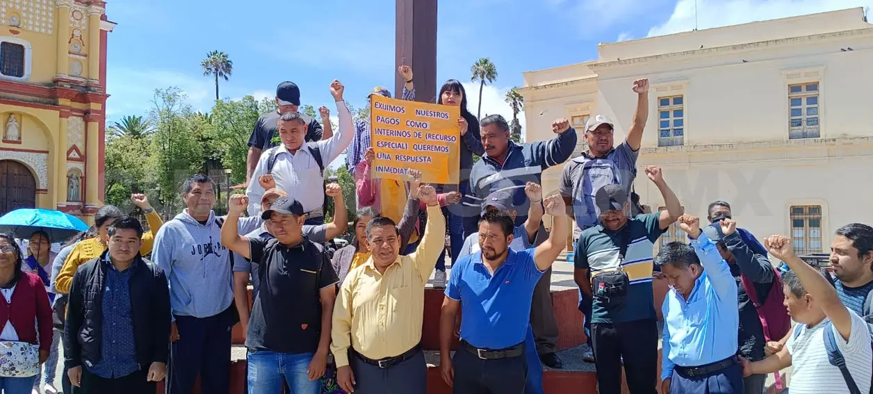 Maestros exigen pago de sus quincenas