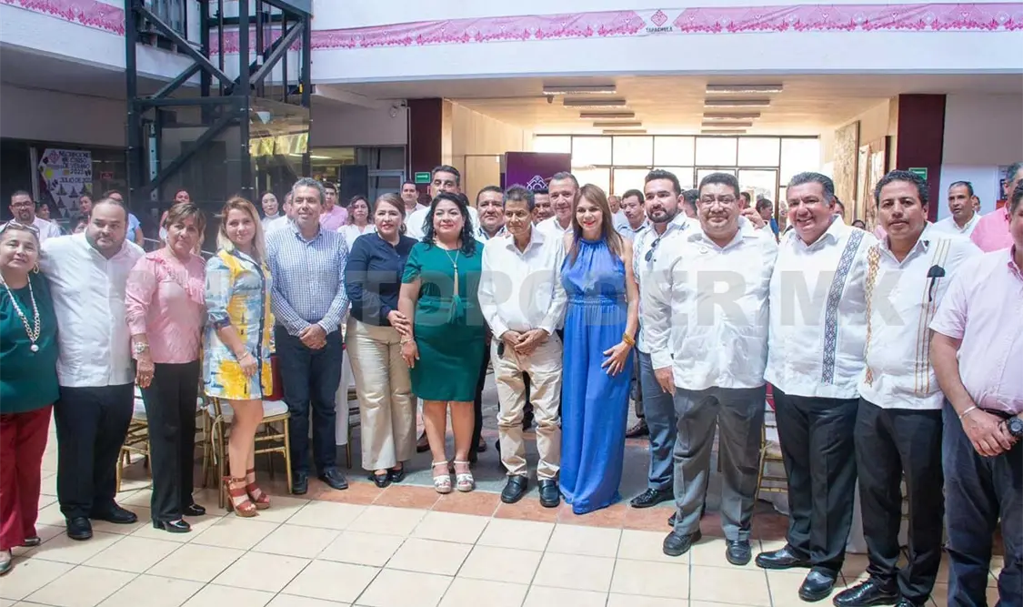 Reconoce Urbina a abogados por su compromiso social
