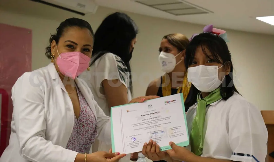 Pacientes y alumnos concluyen nivel académico
