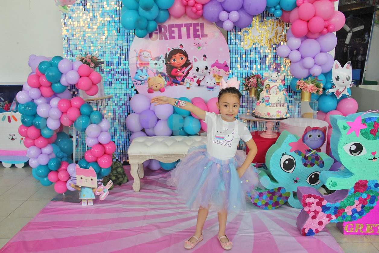 Grettel festejó con sus mejores amigos