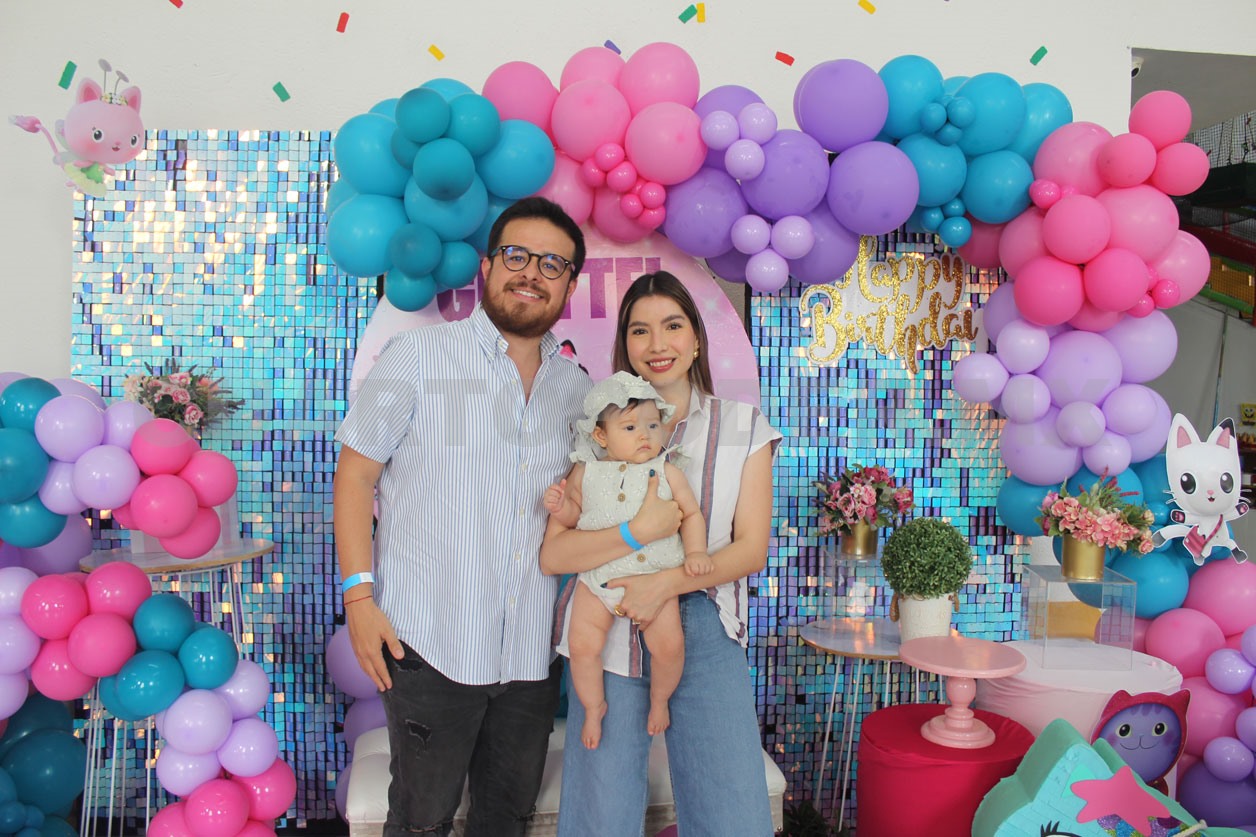 Grettel festejó con sus mejores amigos