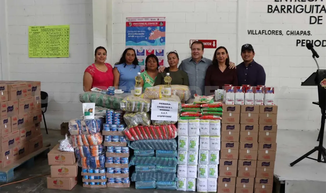 Alcalde entrega insumos alimentarios a escuelas