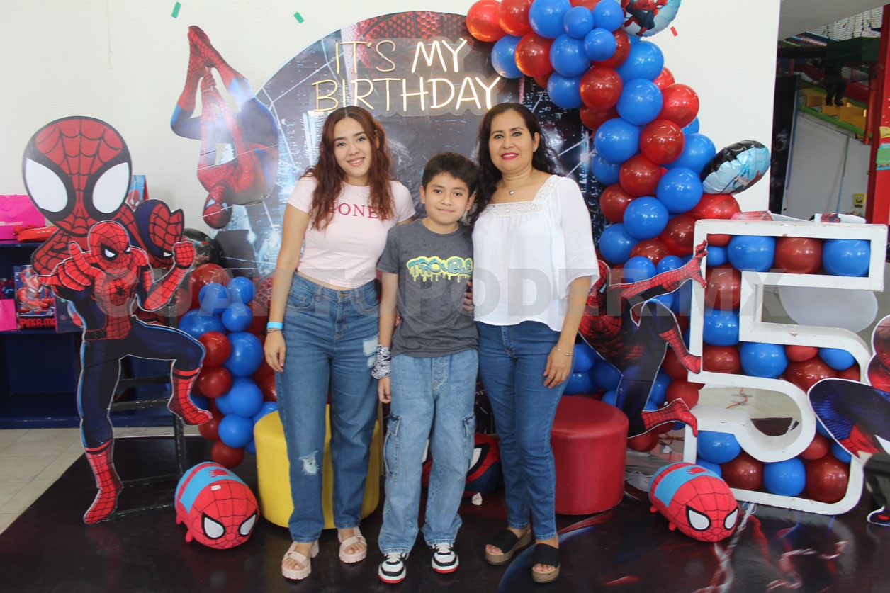 Elian festejó al estilo Spider-Man