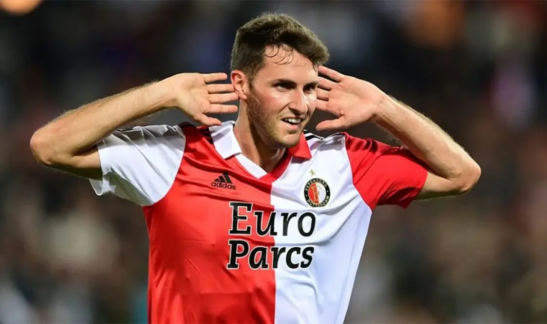 Santiago Giménez seguirá en el Feyenoord