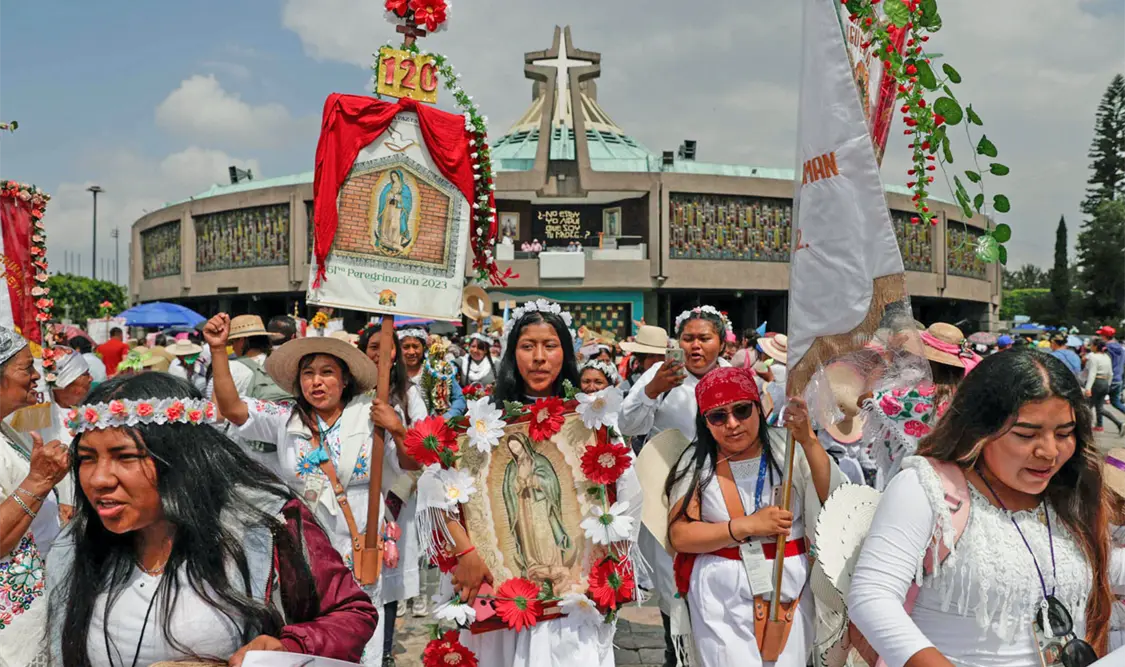 Peregrinan mujeres de Querétaro a la Basílica de Guadalupe