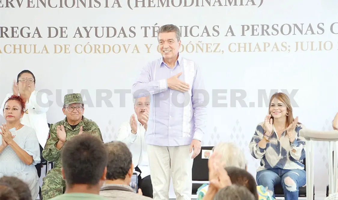 Atestigua firma de convenio de SSa con Centro de Especialidad