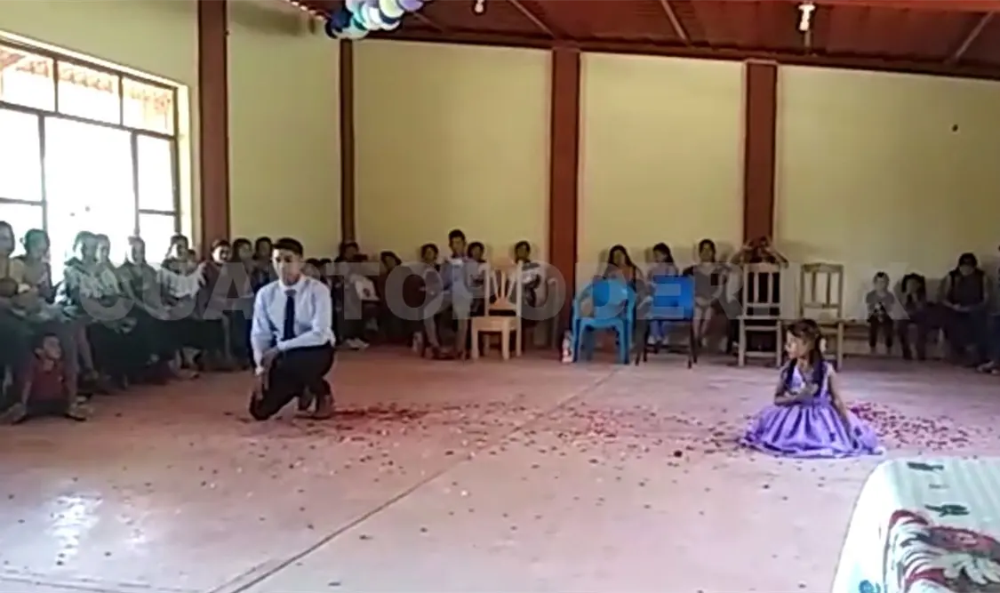 Felicitan a estudiante que bailó vals con su alumna