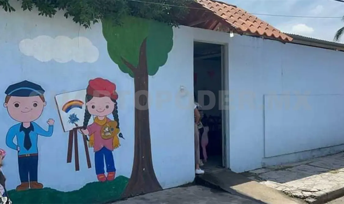 Retener documentos a alumnos por adeudo es ilegal