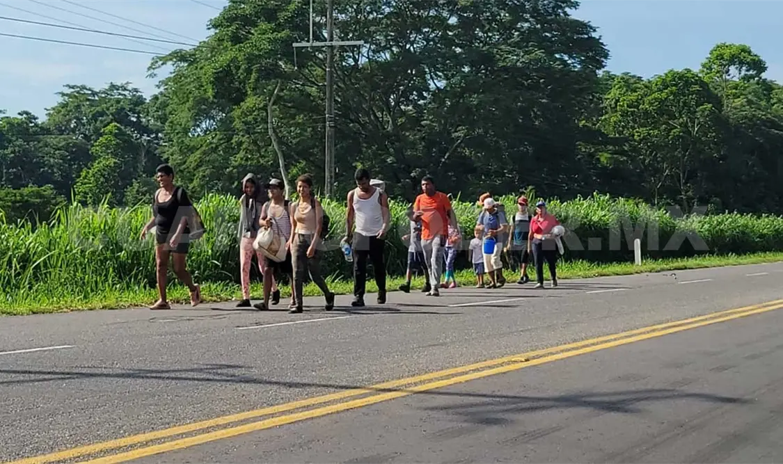 Nuevo grupo de migrantes parte hacia Tapachula
