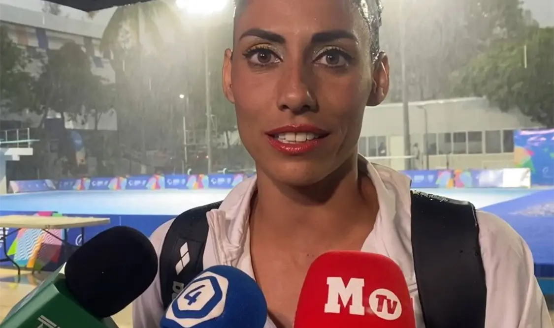 Nadadoras, felices por recibir pago de sus becas