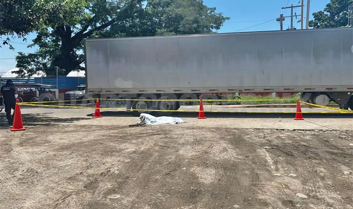 Ciclista fallece al ser atropellado por un tráiler