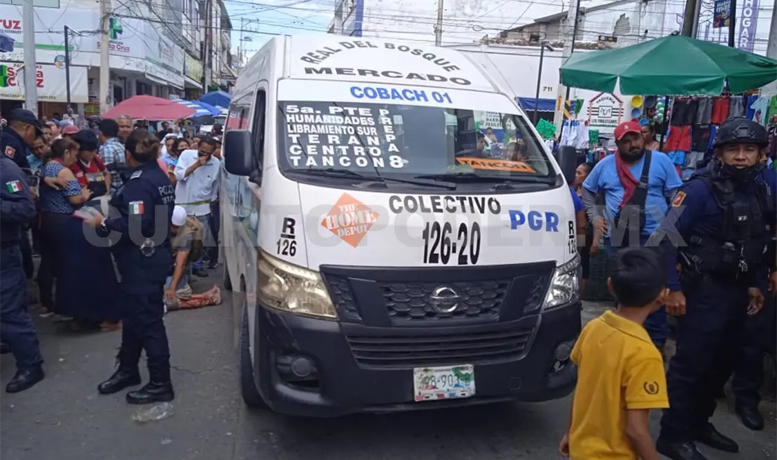 Colectivo impacta a una adulta mayor