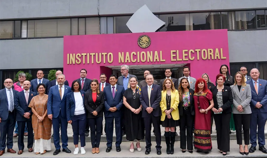 Las consejeras y consejeros del INE se reunieron con la Conago en las instalaciones del Instituto. Twitter