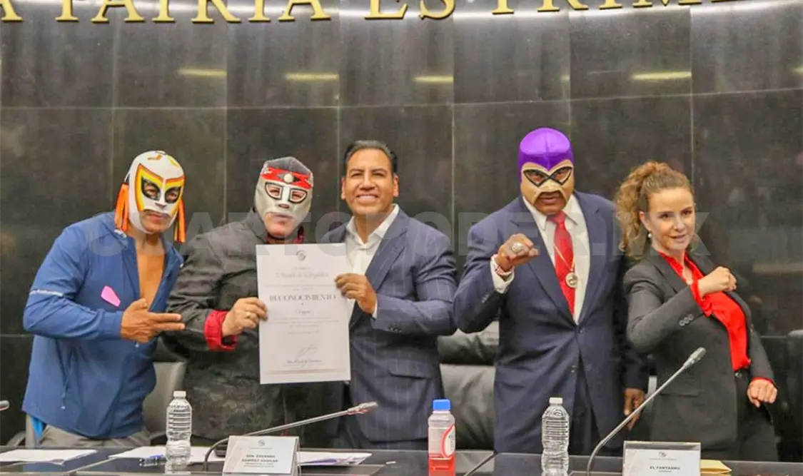 ERA reconoce a leyendas y promesas de la lucha libre