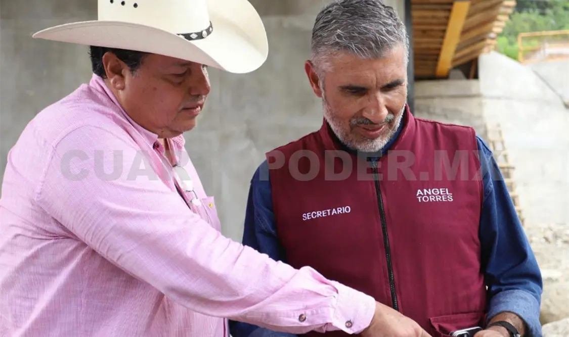 Constata Ángel Torres avance del puente de Ixhuatán