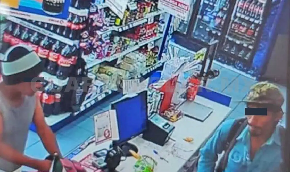 Asaltan tienda Extra con cuchillo en mano