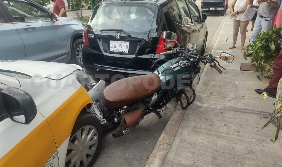 Accidente múltiple deja daños por miles de pesos