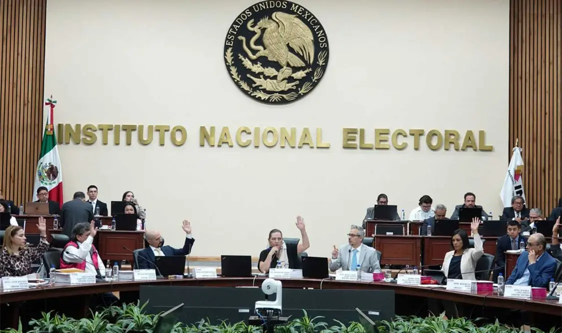 Proponen tope de gastos a “corcholatas” y opositores