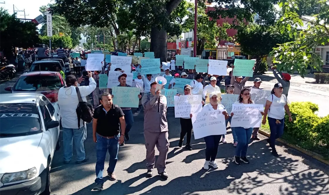 Coapatap ofrece diálogo; trabajadores realizan marcha