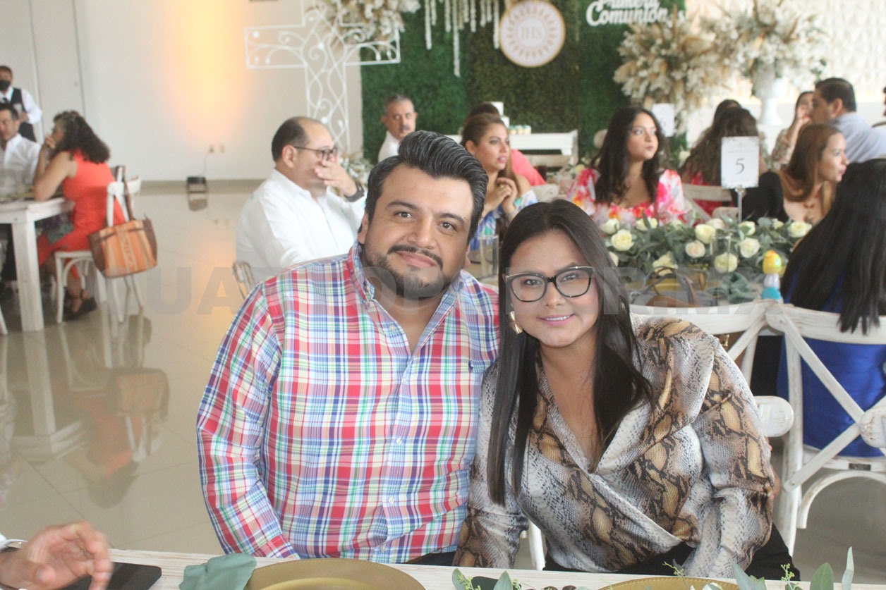 Elías y Claudio reciben sacramento