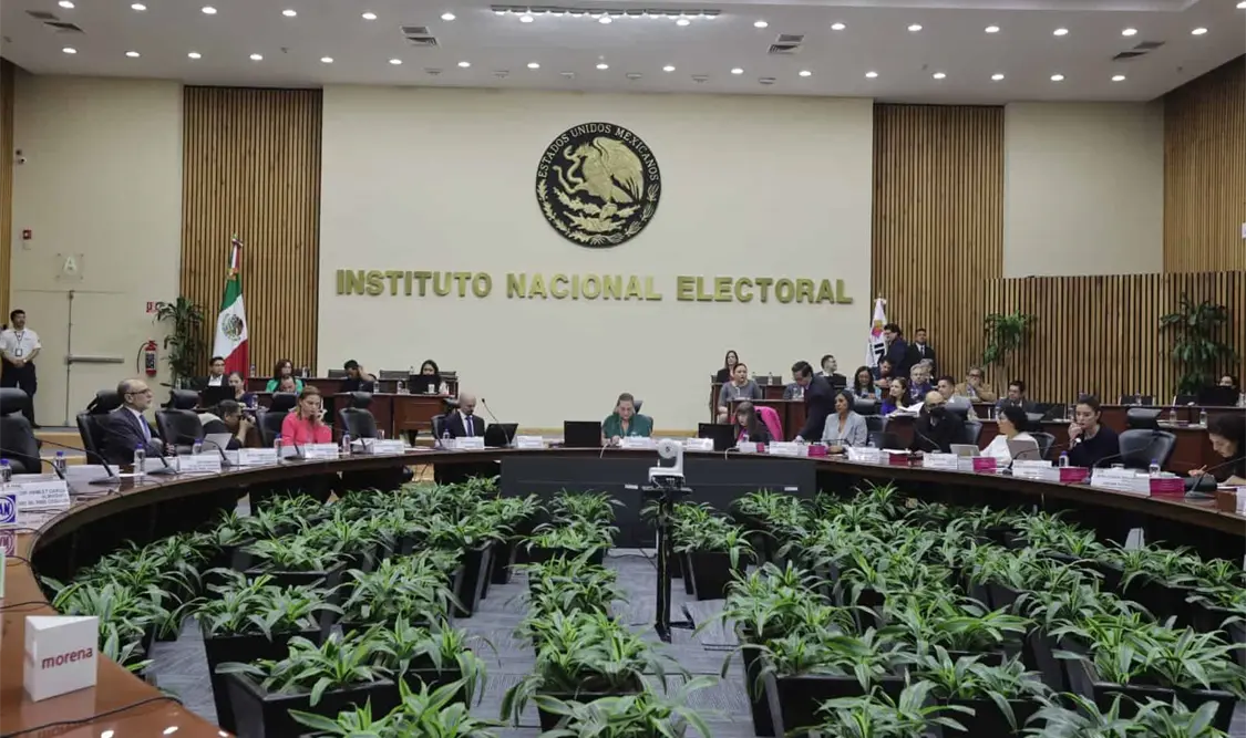 El INE en Sesión Extraordinaria del Consejo General. El Universal