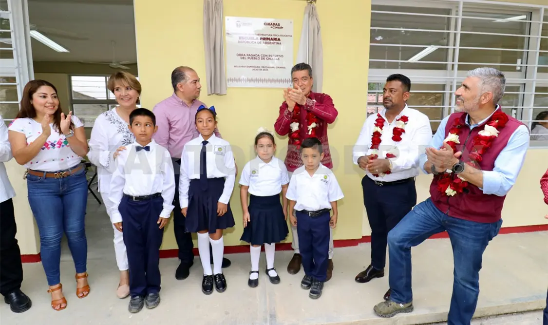 Inauguran reconstrucción de primaria en Mezcalapa