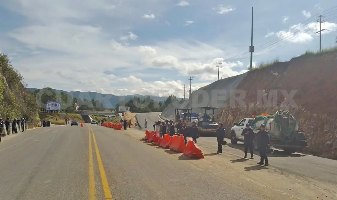 Policías evitan bloqueo en tramo SCLC-Tuxtla Gutiérrez