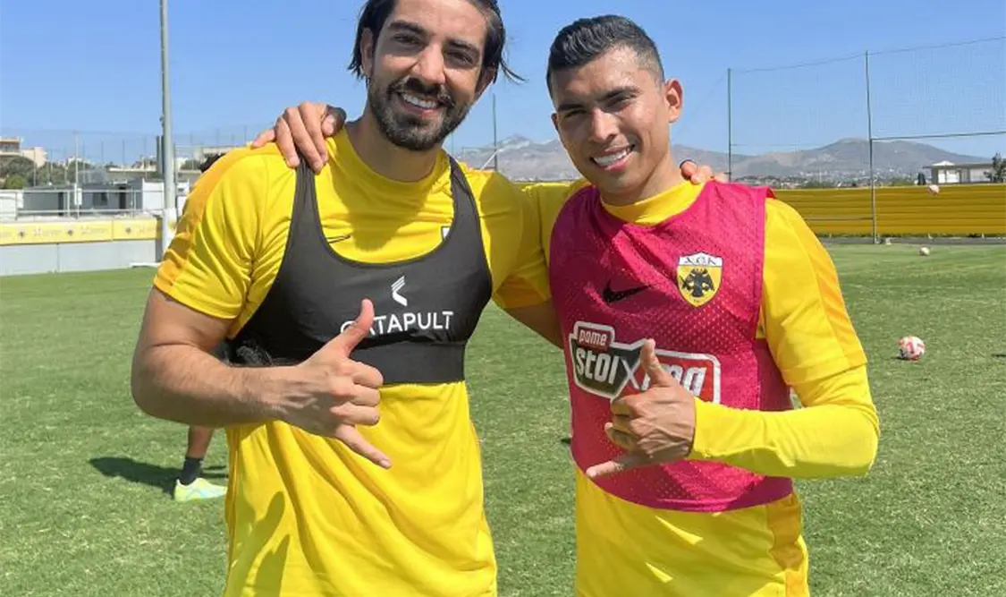 AEK presume reencuentro de Orbelín y Pizarro