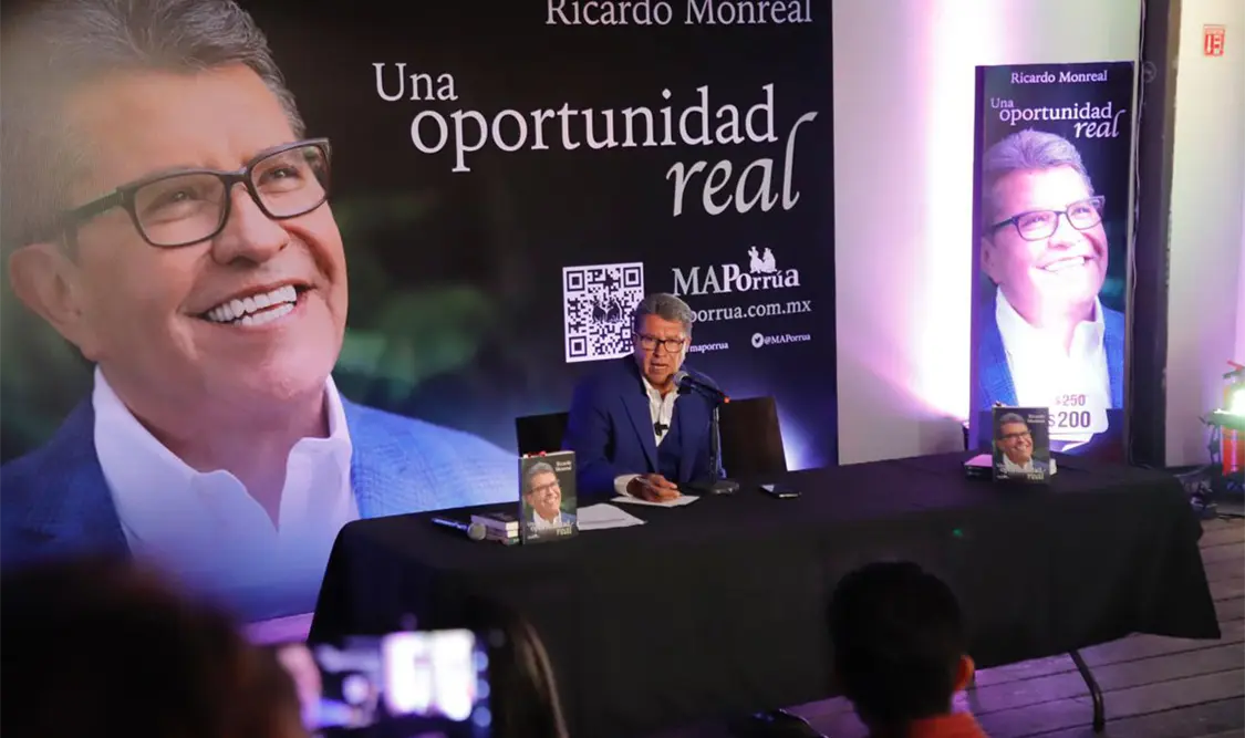 Monreal narra en su libro, detalles de su vida
