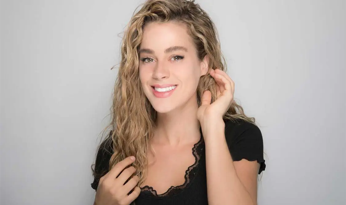 Corren a Candela Márquez de obra