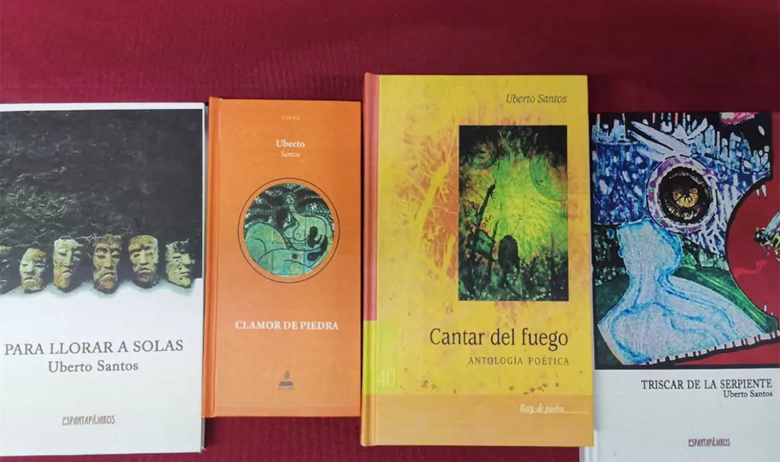 Leen y comentan la obra de Uberto Santos